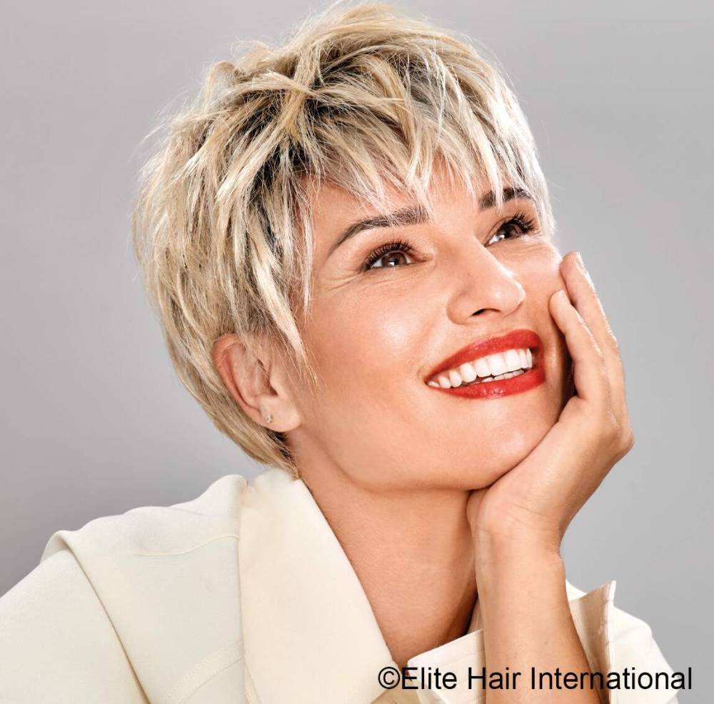 regard-perruque-synthetique-chimiotherapie-elite-hair-international